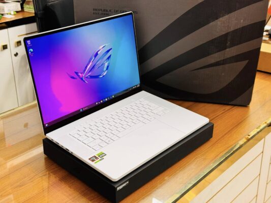 ASUS ROG Zephyrus G16 GA605WI Ryzen AI 9 HX 370 RTX 4070 8GB Graphics 16" 2.5K OLED Laptop