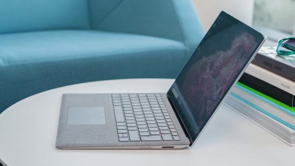 Microsoft Surface Laptop 2 8th Gen Core i5 8/256 [Pre-Owned] - Image 6